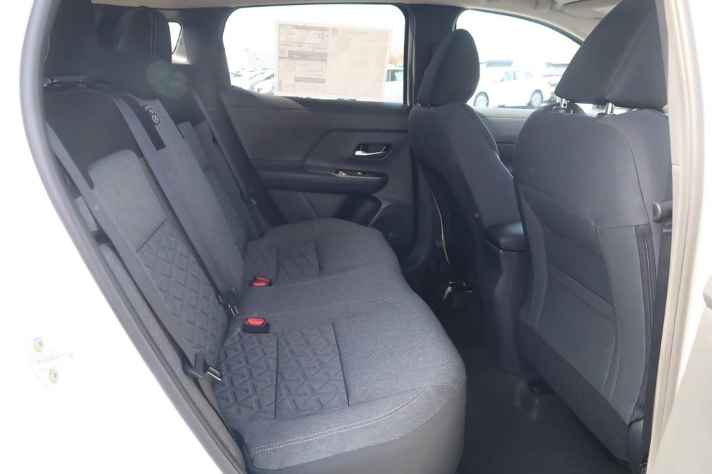 Nissan Kicks Vehicle Full-screen Gallery Image 21