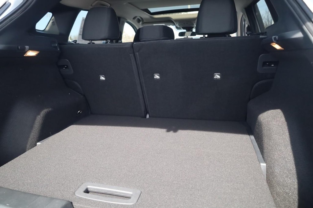 Nissan Kicks Vehicle Full-screen Gallery Image 23