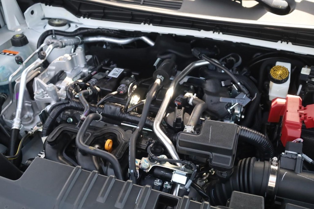 Nissan Kicks Vehicle Full-screen Gallery Image 24