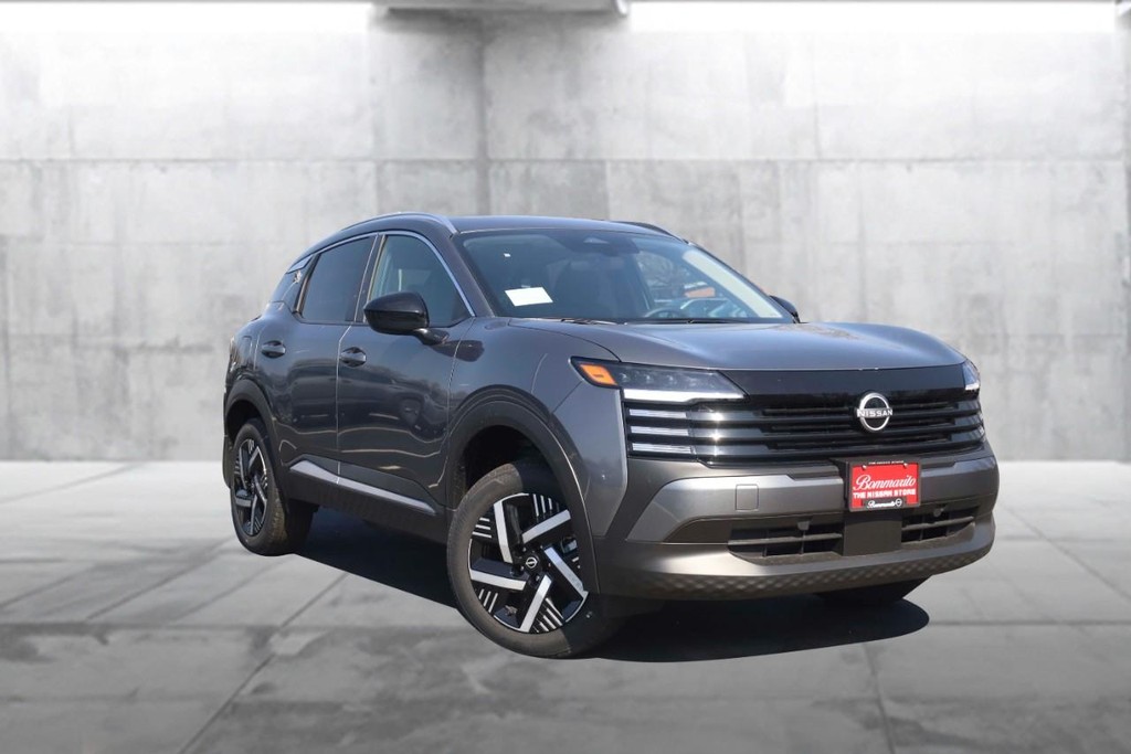 Nissan Kicks Vehicle Full-screen Gallery Image 2