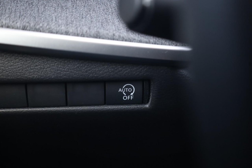 Nissan Kicks Vehicle Full-screen Gallery Image 12