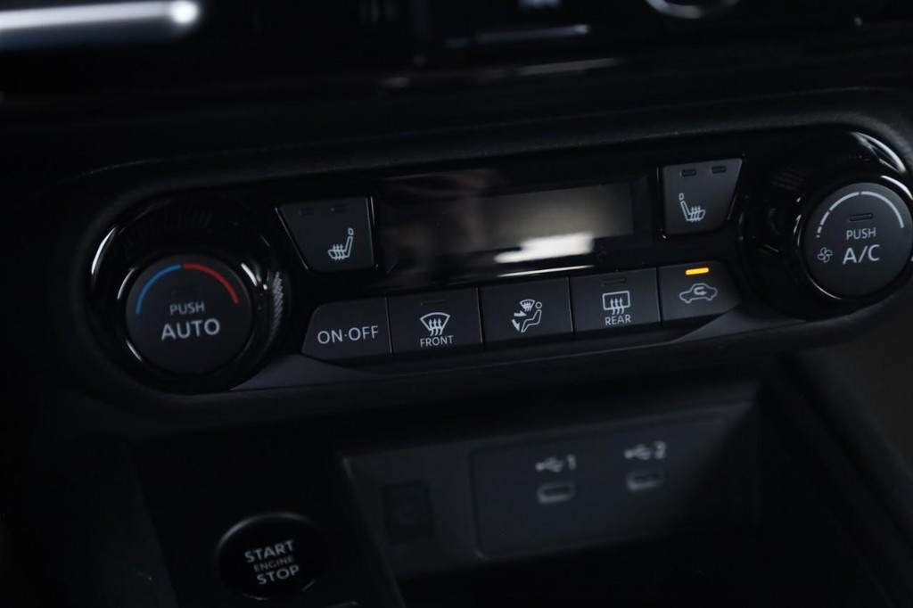 Nissan Kicks Vehicle Full-screen Gallery Image 16