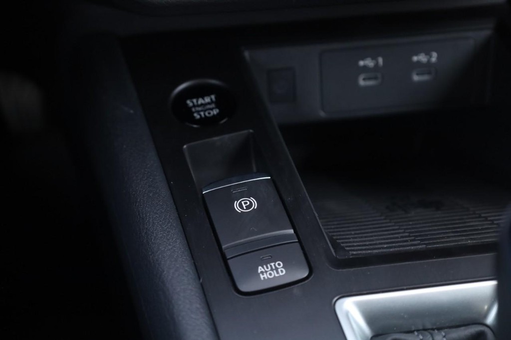 Nissan Kicks Vehicle Full-screen Gallery Image 18