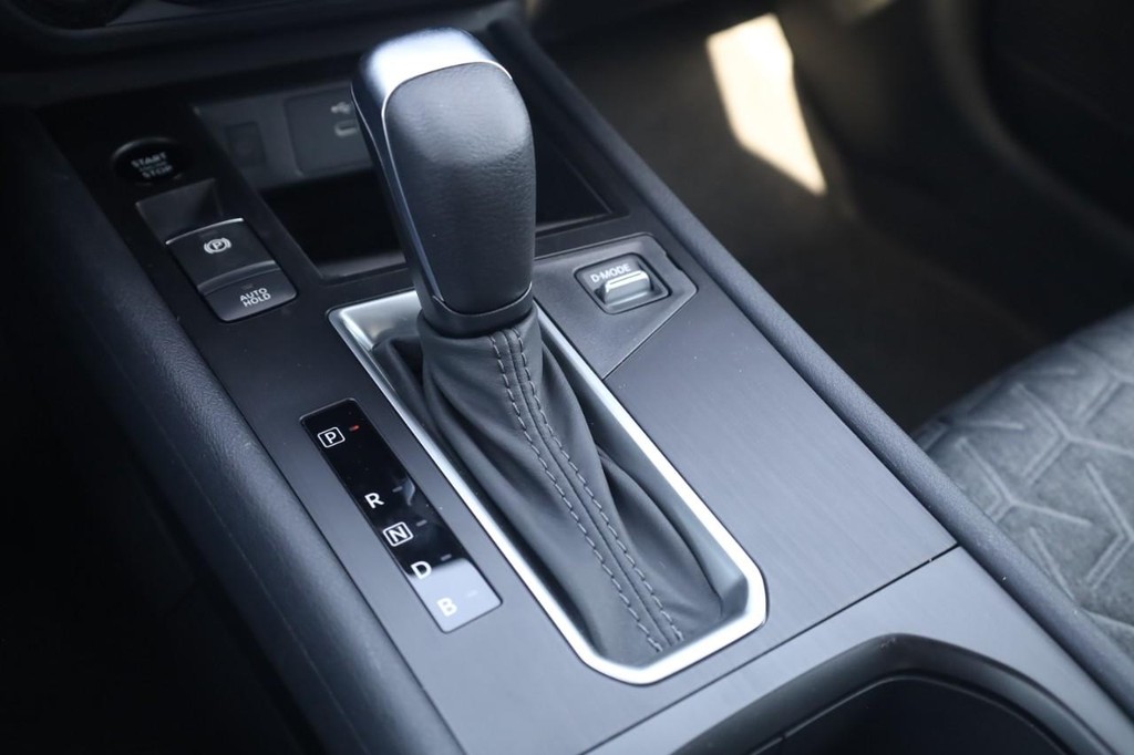 Nissan Kicks Vehicle Full-screen Gallery Image 19