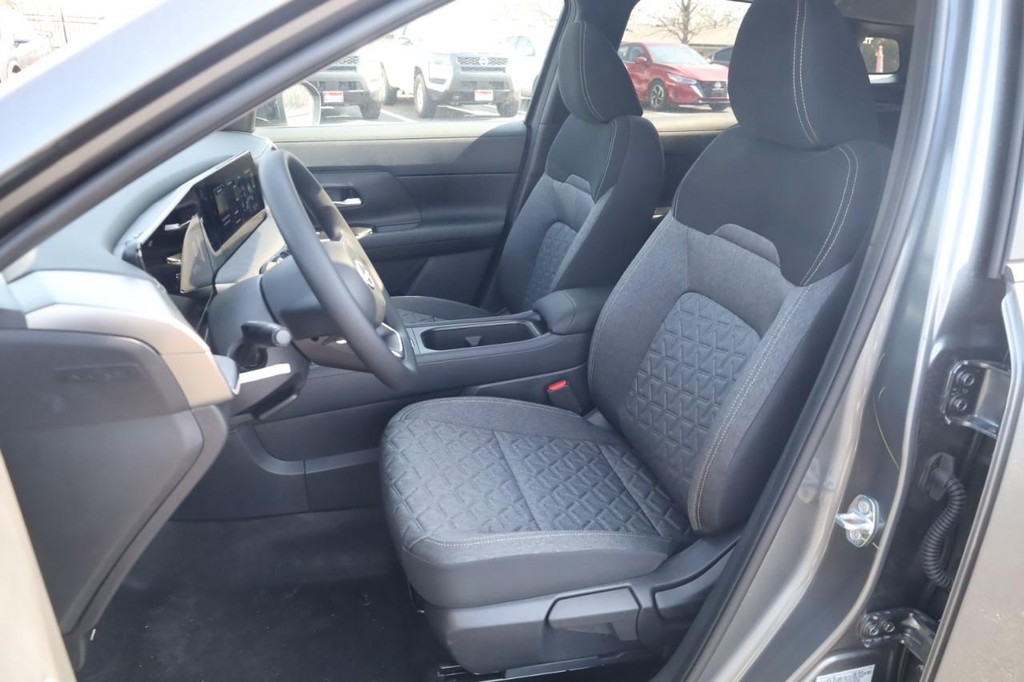 Nissan Kicks Vehicle Full-screen Gallery Image 20