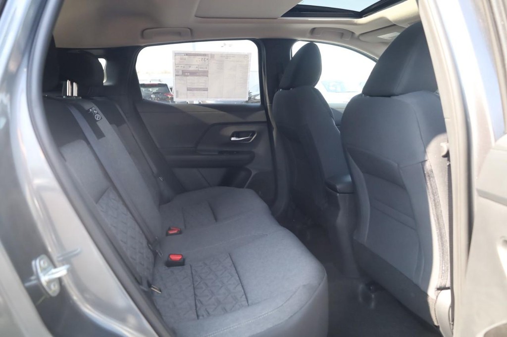 Nissan Kicks Vehicle Full-screen Gallery Image 22