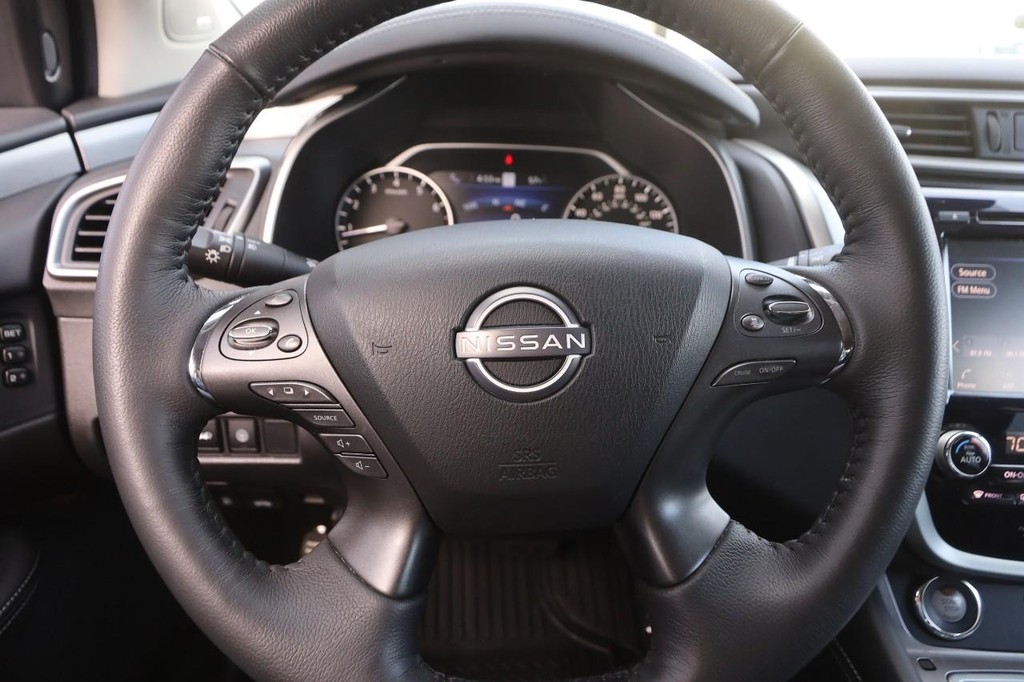 Nissan Murano Vehicle Image 12
