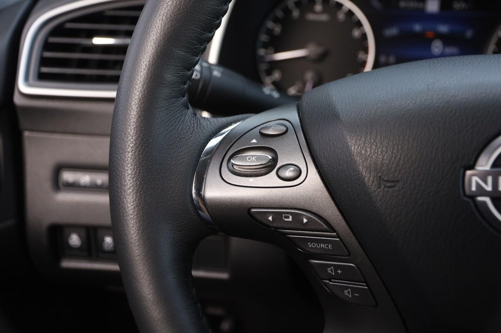 Nissan Murano Vehicle Image 13