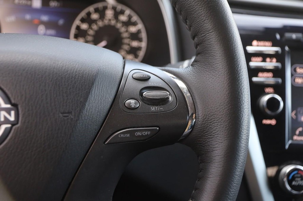 Nissan Murano Vehicle Image 14