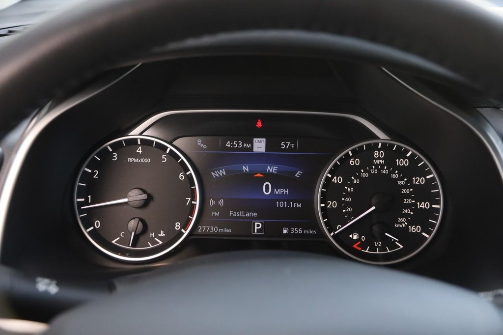 Nissan Murano Vehicle Image 15