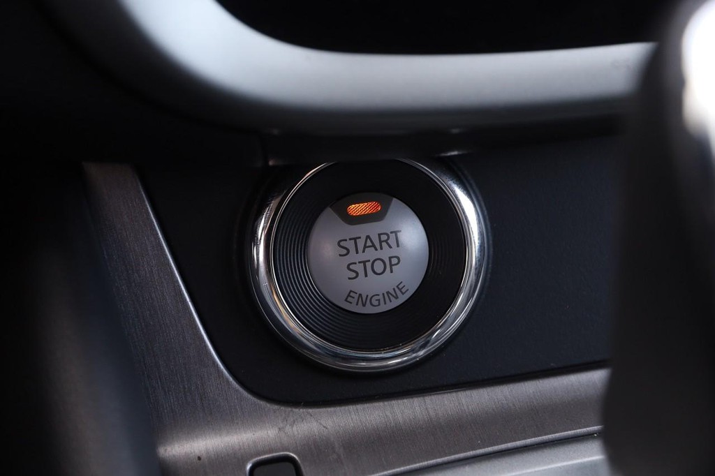 Nissan Murano Vehicle Image 16