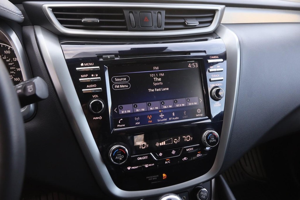 Nissan Murano Vehicle Image 17