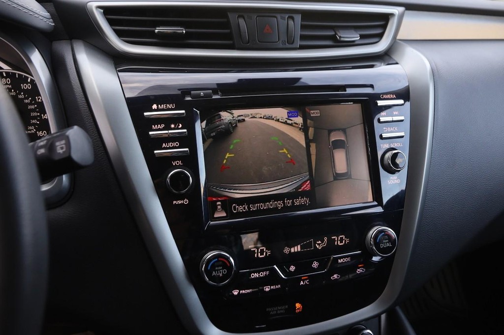 Nissan Murano Vehicle Image 18