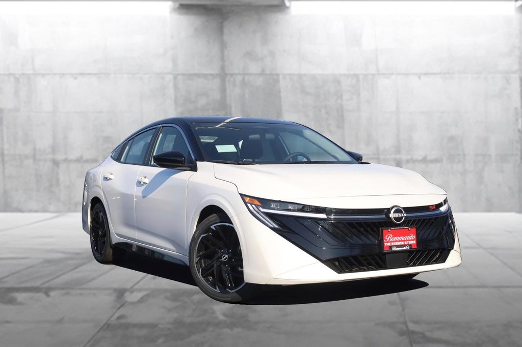 Nissan Sentra Vehicle Image 02