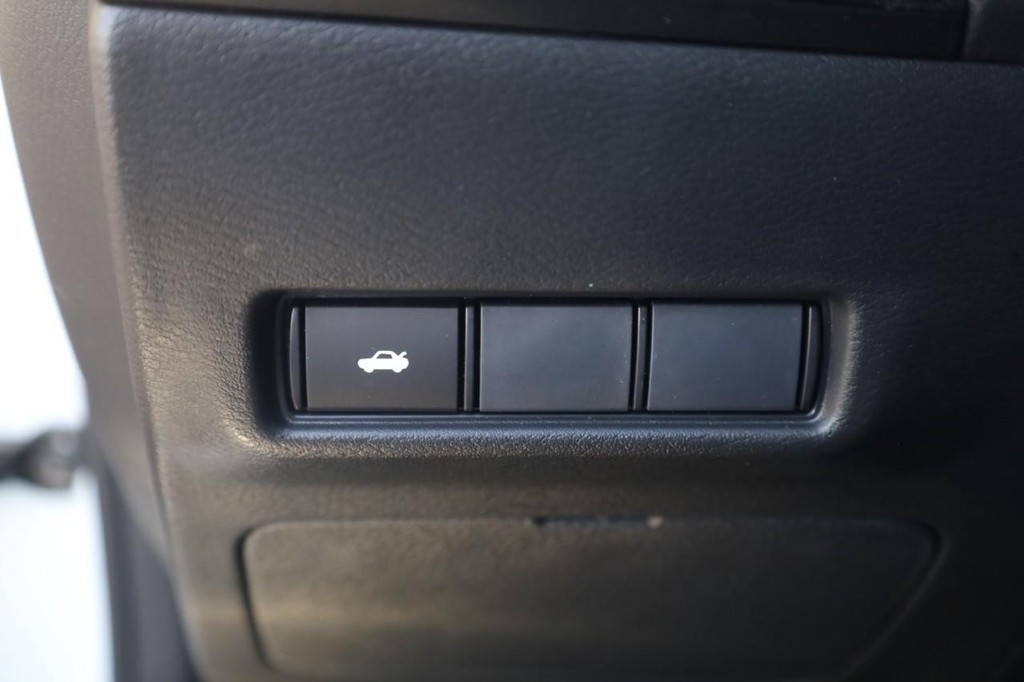 Nissan Sentra Vehicle Image 12