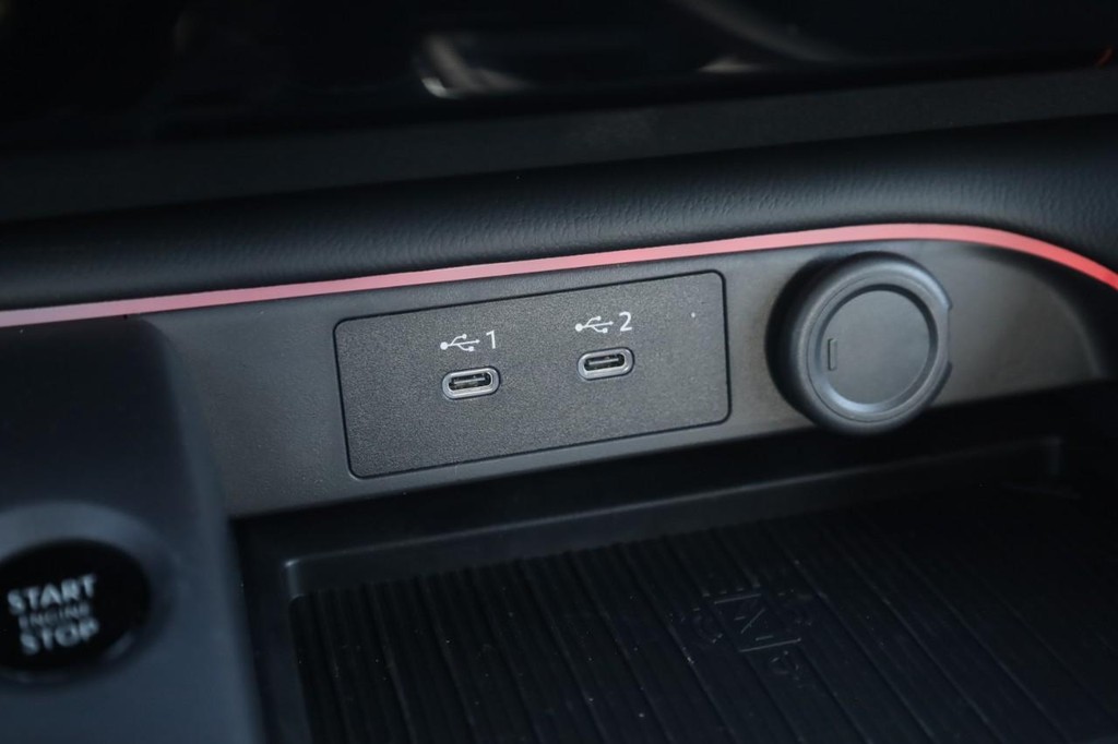 Nissan Sentra Vehicle Image 17