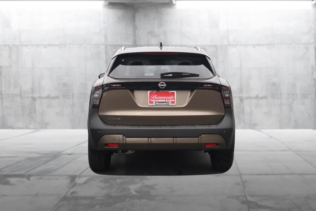 Nissan Kicks Vehicle Full-screen Gallery Image 6