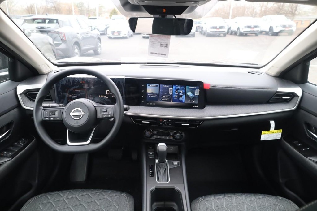 Nissan Kicks Vehicle Full-screen Gallery Image 7