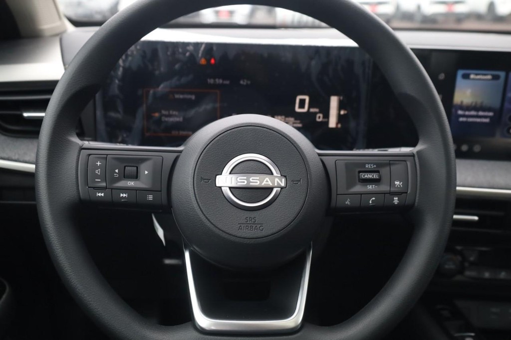 Nissan Kicks Vehicle Full-screen Gallery Image 8