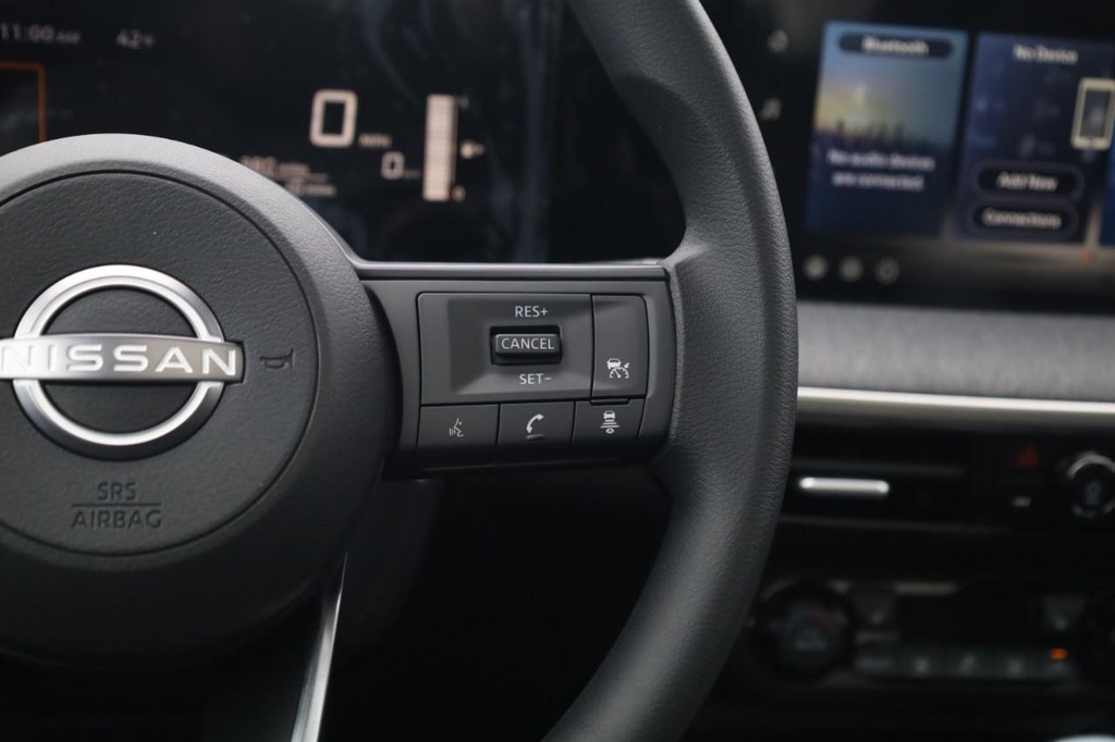 Nissan Kicks Vehicle Full-screen Gallery Image 9