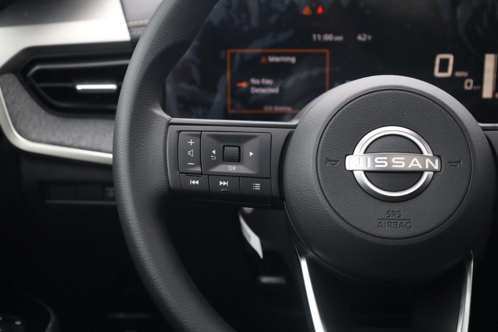 Nissan Kicks Vehicle Full-screen Gallery Image 10