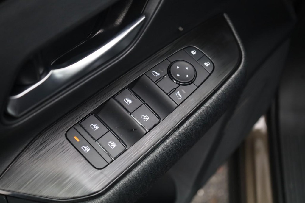 Nissan Kicks Vehicle Full-screen Gallery Image 11