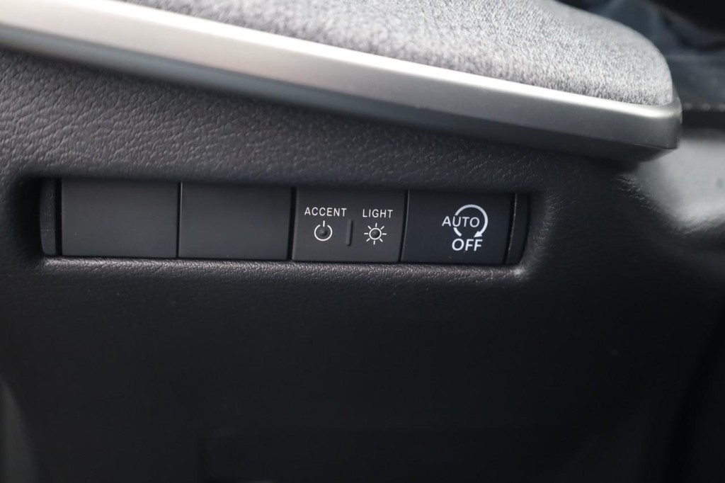 Nissan Kicks Vehicle Full-screen Gallery Image 12