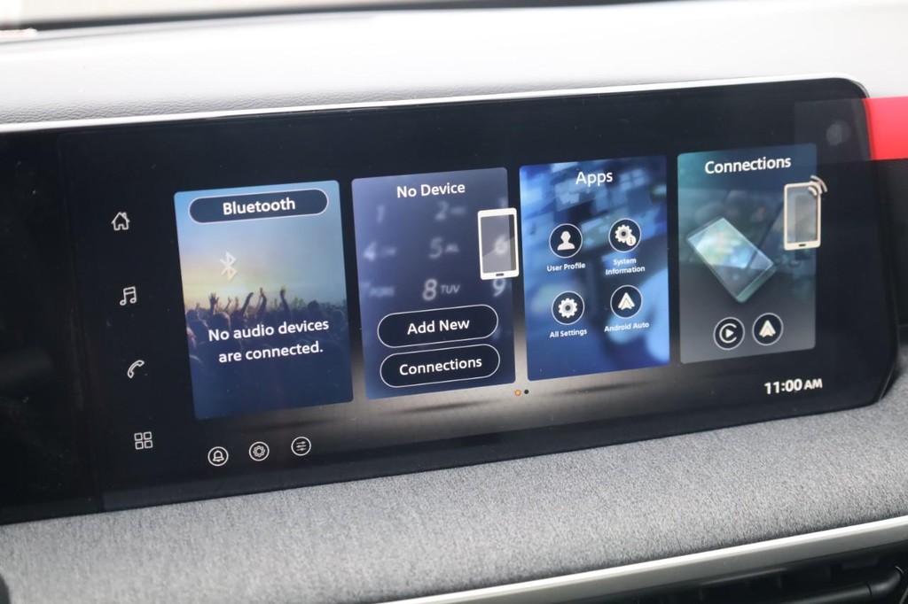 Nissan Kicks Vehicle Full-screen Gallery Image 14