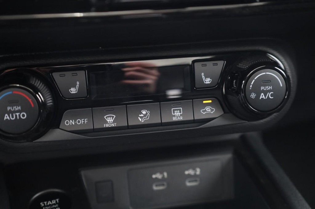 Nissan Kicks Vehicle Full-screen Gallery Image 16