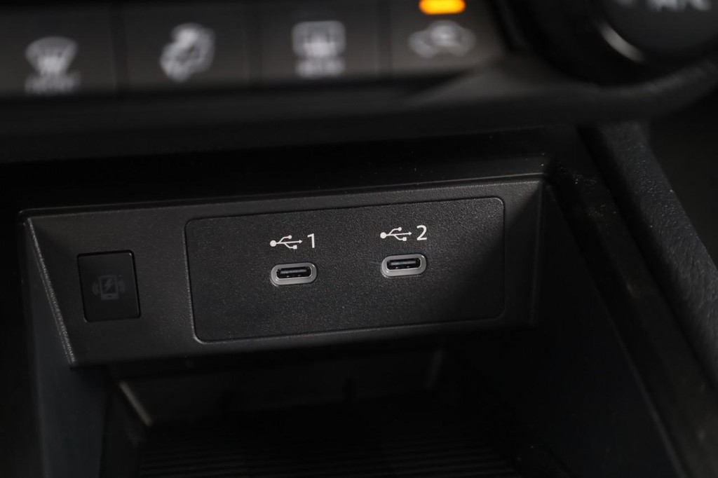 Nissan Kicks Vehicle Full-screen Gallery Image 17