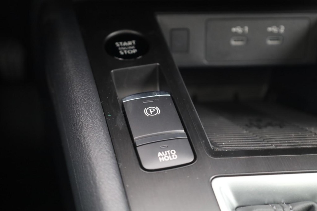 Nissan Kicks Vehicle Full-screen Gallery Image 18