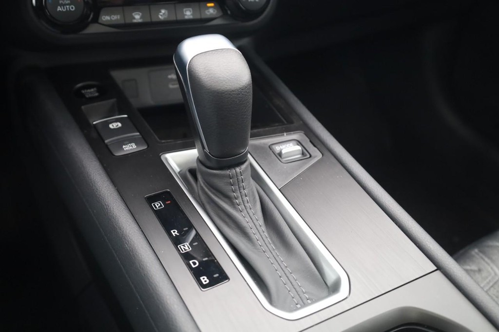 Nissan Kicks Vehicle Full-screen Gallery Image 19