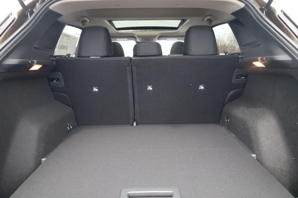 Nissan Kicks Vehicle Full-screen Gallery Image 24