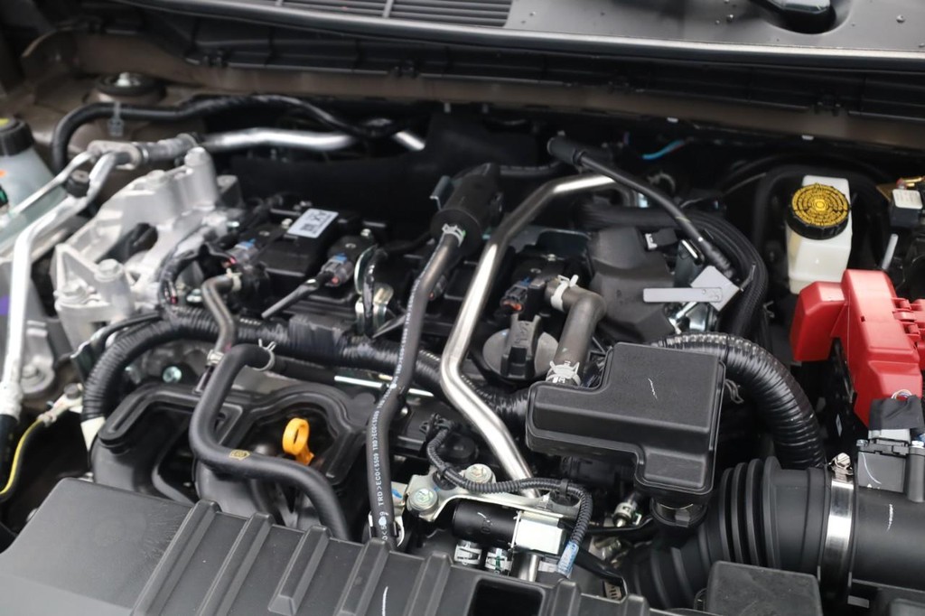 Nissan Kicks Vehicle Full-screen Gallery Image 25