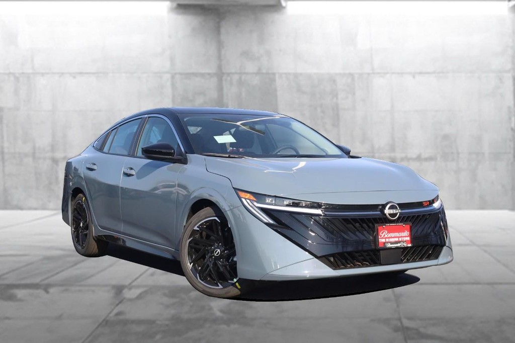 Nissan Sentra Vehicle Image 02