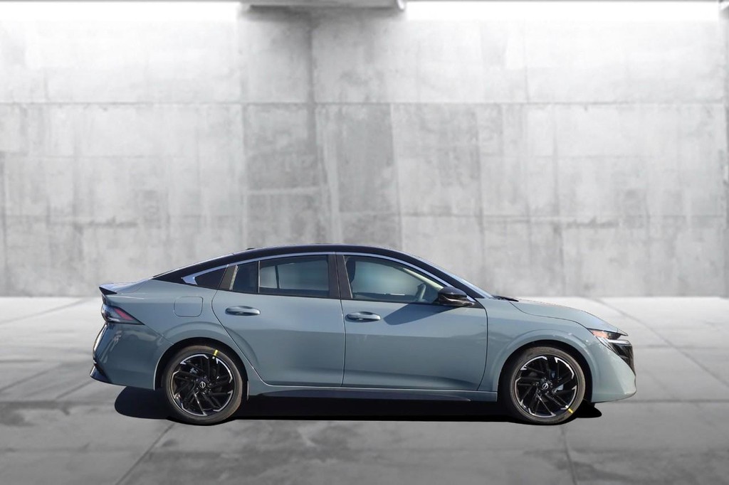 Nissan Sentra Vehicle Image 05