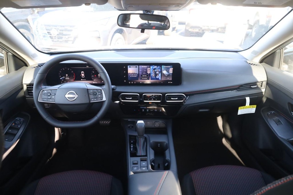 Nissan Sentra Vehicle Image 07