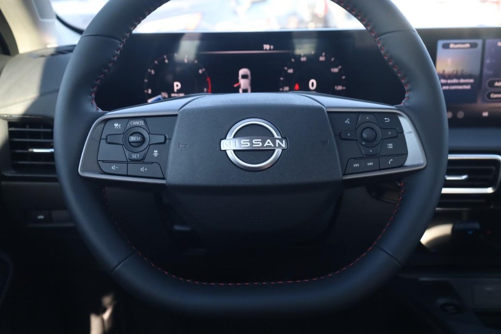 Nissan Sentra Vehicle Image 08