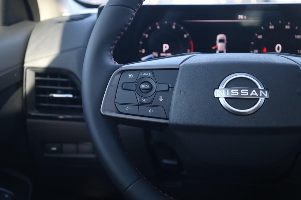 Nissan Sentra Vehicle Image 10