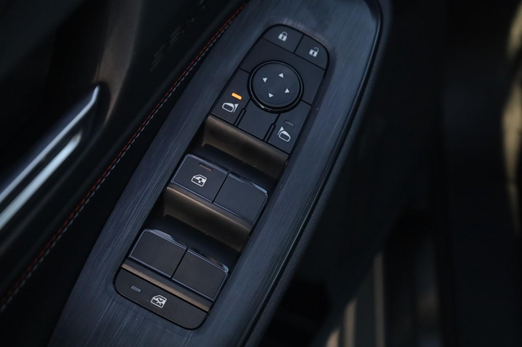 Nissan Sentra Vehicle Image 11