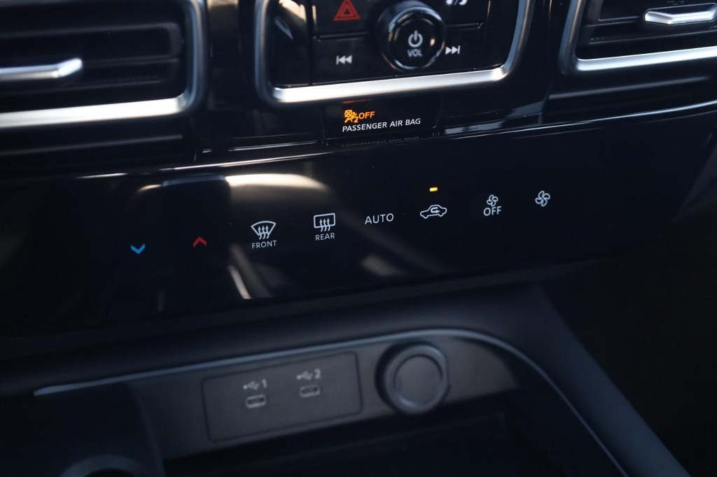 Nissan Sentra Vehicle Image 16