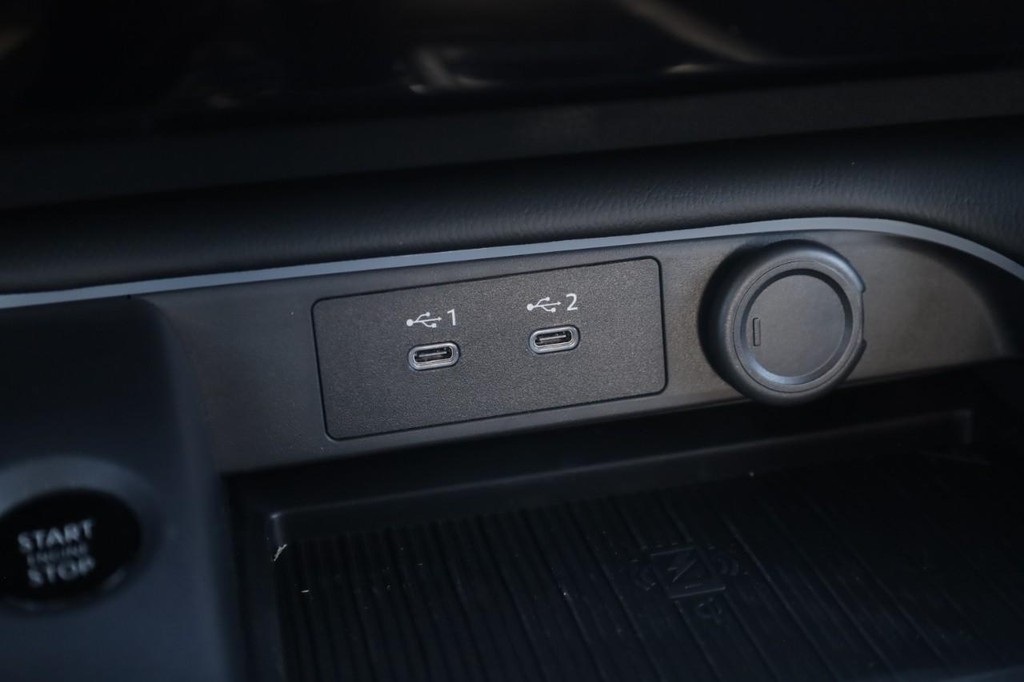 Nissan Sentra Vehicle Image 17