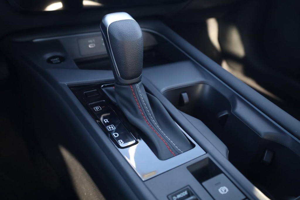 Nissan Sentra Vehicle Image 19