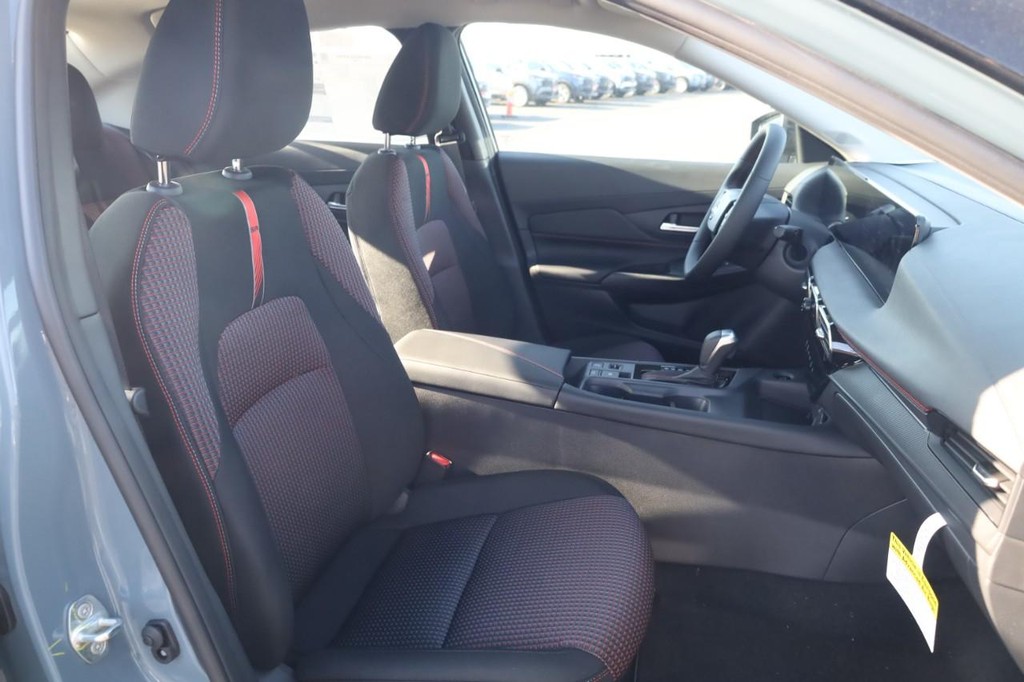 Nissan Sentra Vehicle Image 21