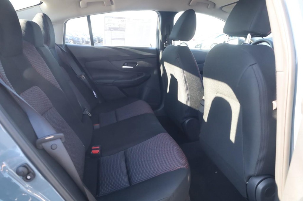 Nissan Sentra Vehicle Image 22