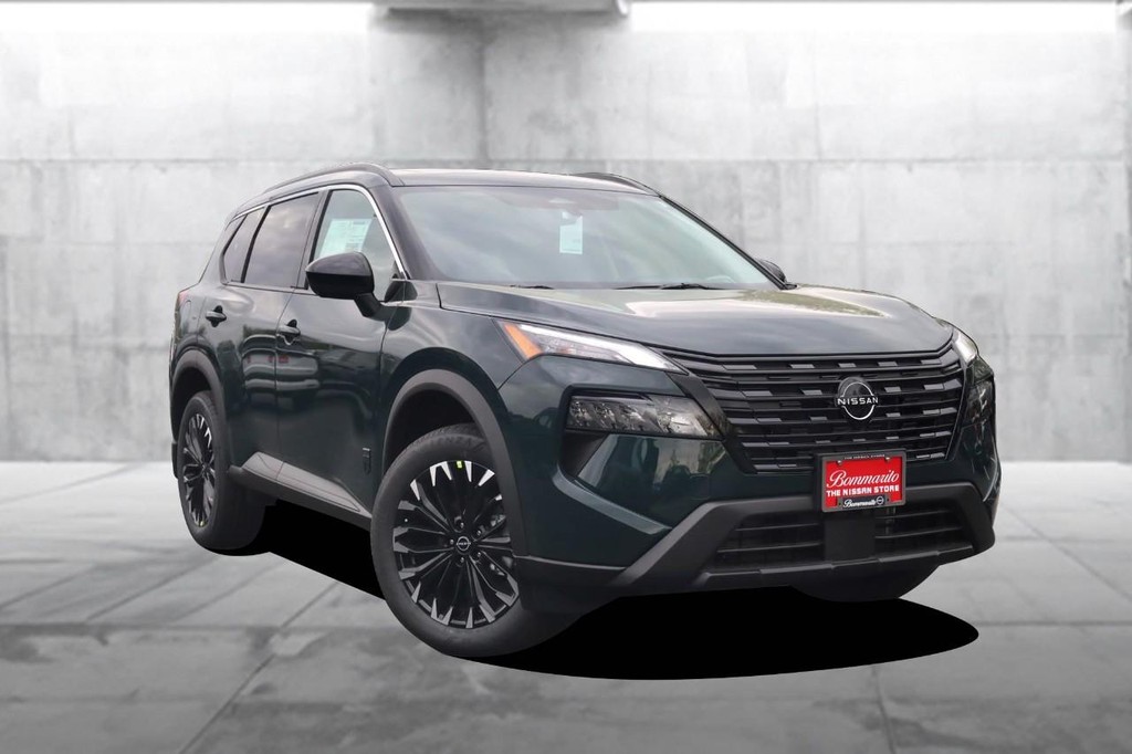 Nissan Rogue Vehicle Full-screen Gallery Image 2