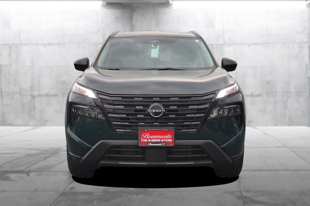 Nissan Rogue Vehicle Full-screen Gallery Image 4