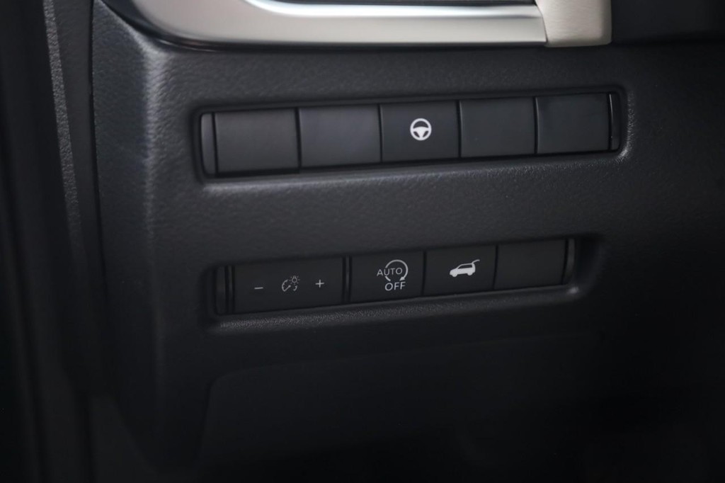 Nissan Rogue Vehicle Full-screen Gallery Image 12