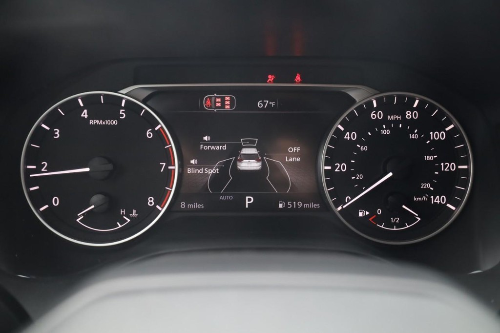 Nissan Rogue Vehicle Full-screen Gallery Image 13