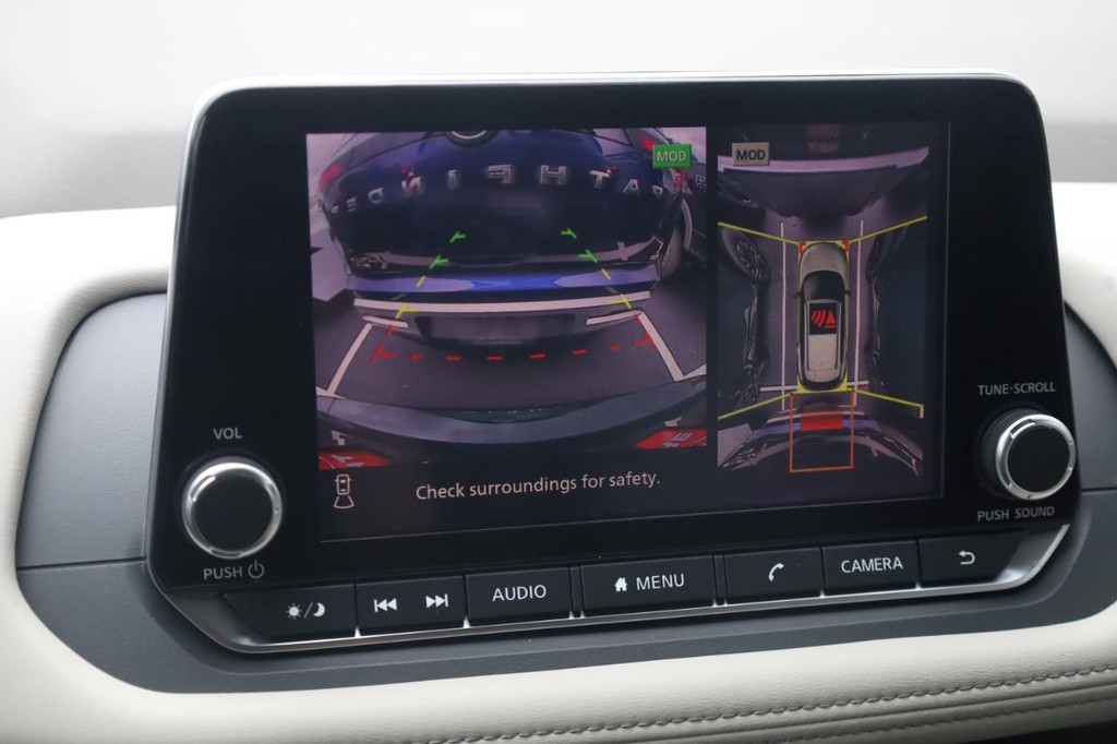 Nissan Rogue Vehicle Full-screen Gallery Image 15